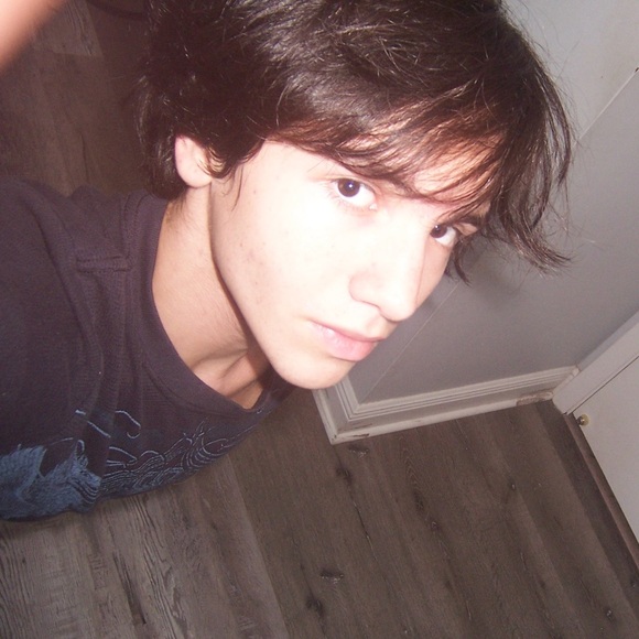 Meet your Posher, Gabriel - Picture 1 of 3